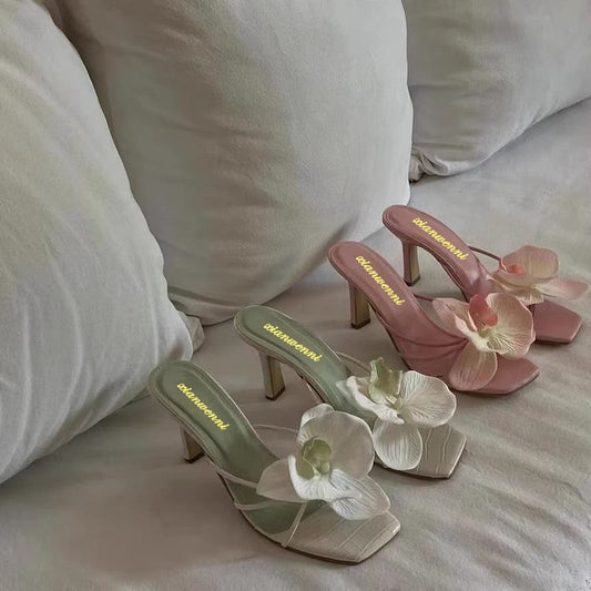 FLORA kitten heels